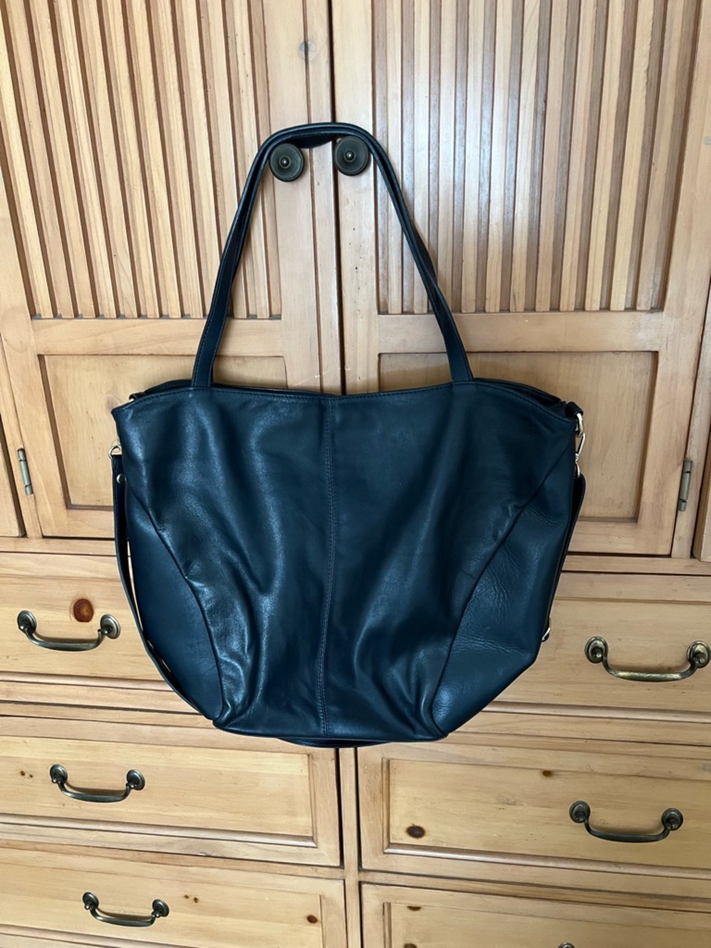L.CREDI women Everyday navy Leather Shoulder Bag - Timeless Carry